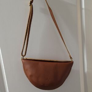 NWOT Portland Leather Koala Sling Bag Medium Size-Honey